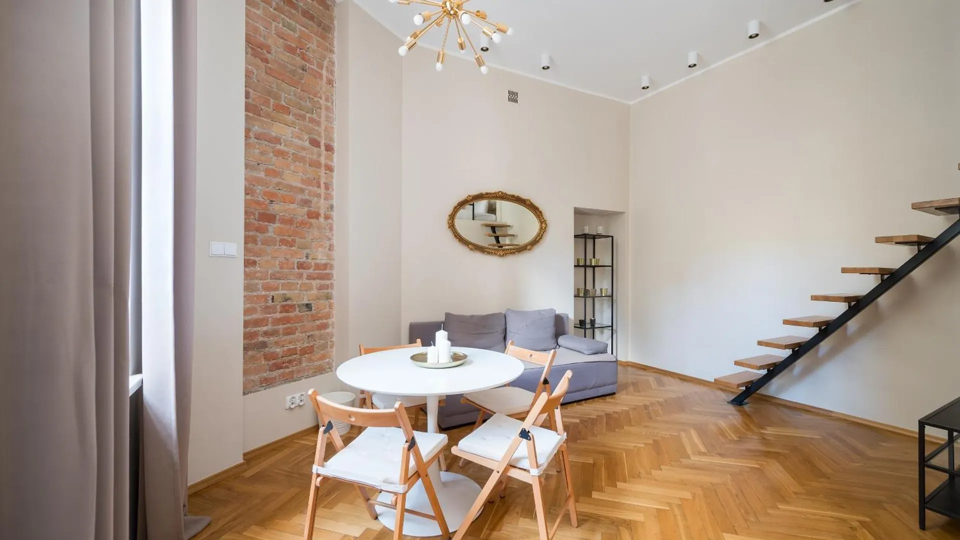 Ogrod Saski Apartment With Mezzanine Warsaw